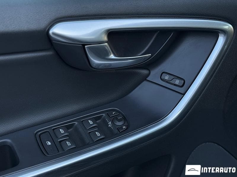 Volvo XC 60 2016 — Миниатюра 8