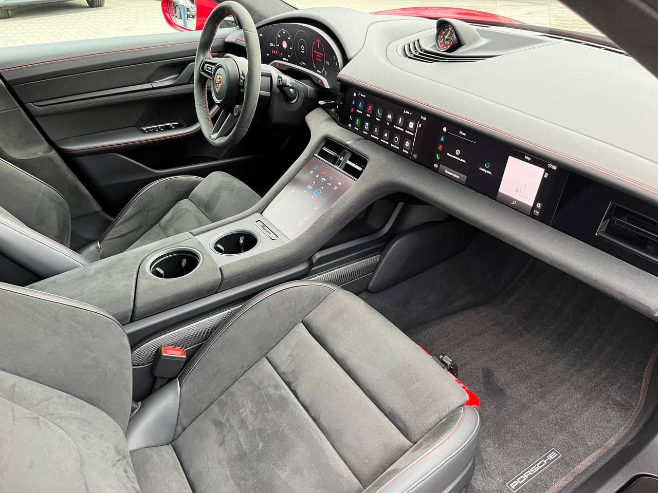 Porsche Taycan GTS 2022 — Миниатюра 8