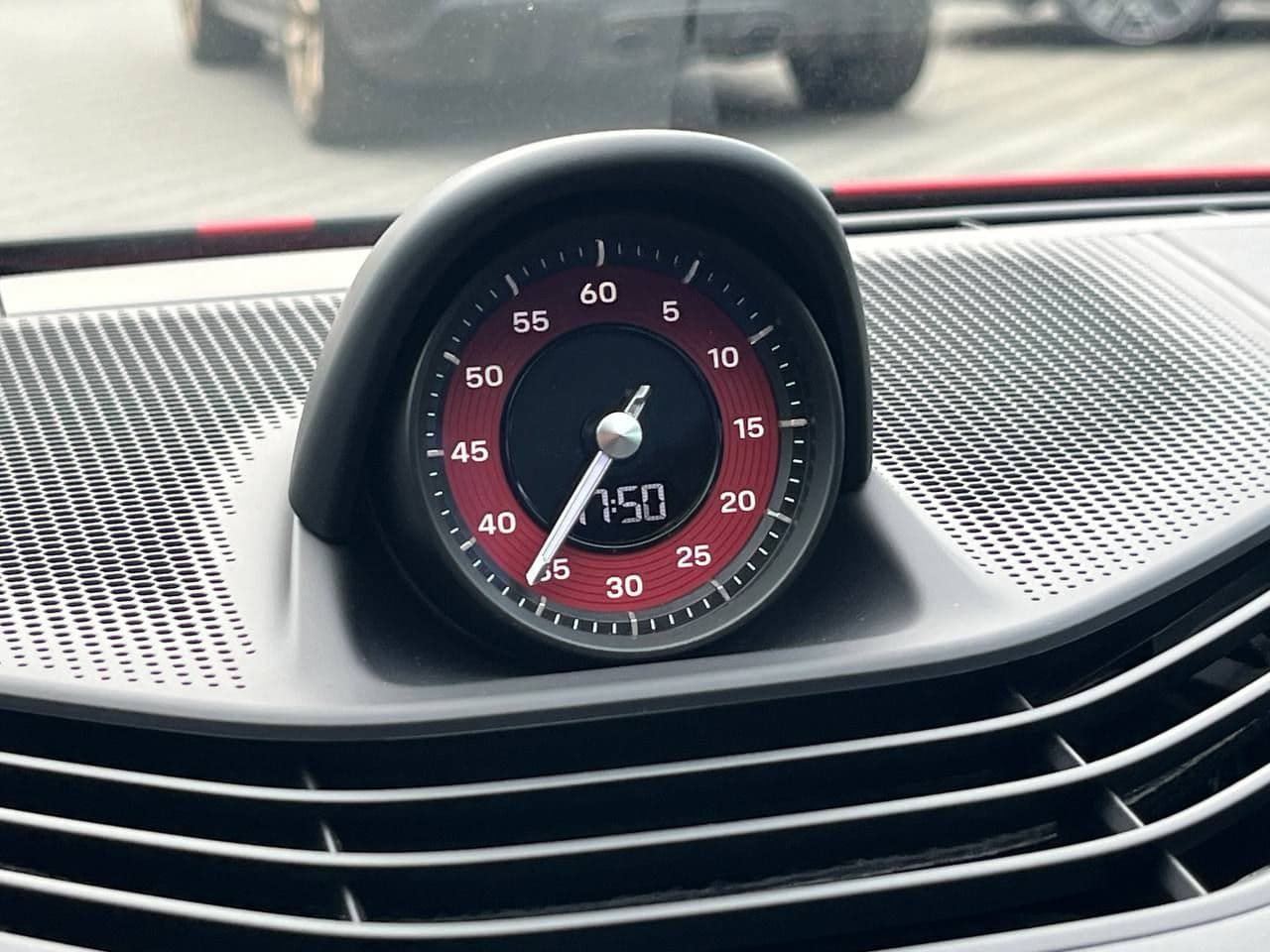 Porsche Taycan GTS 2022 — Миниатюра 10