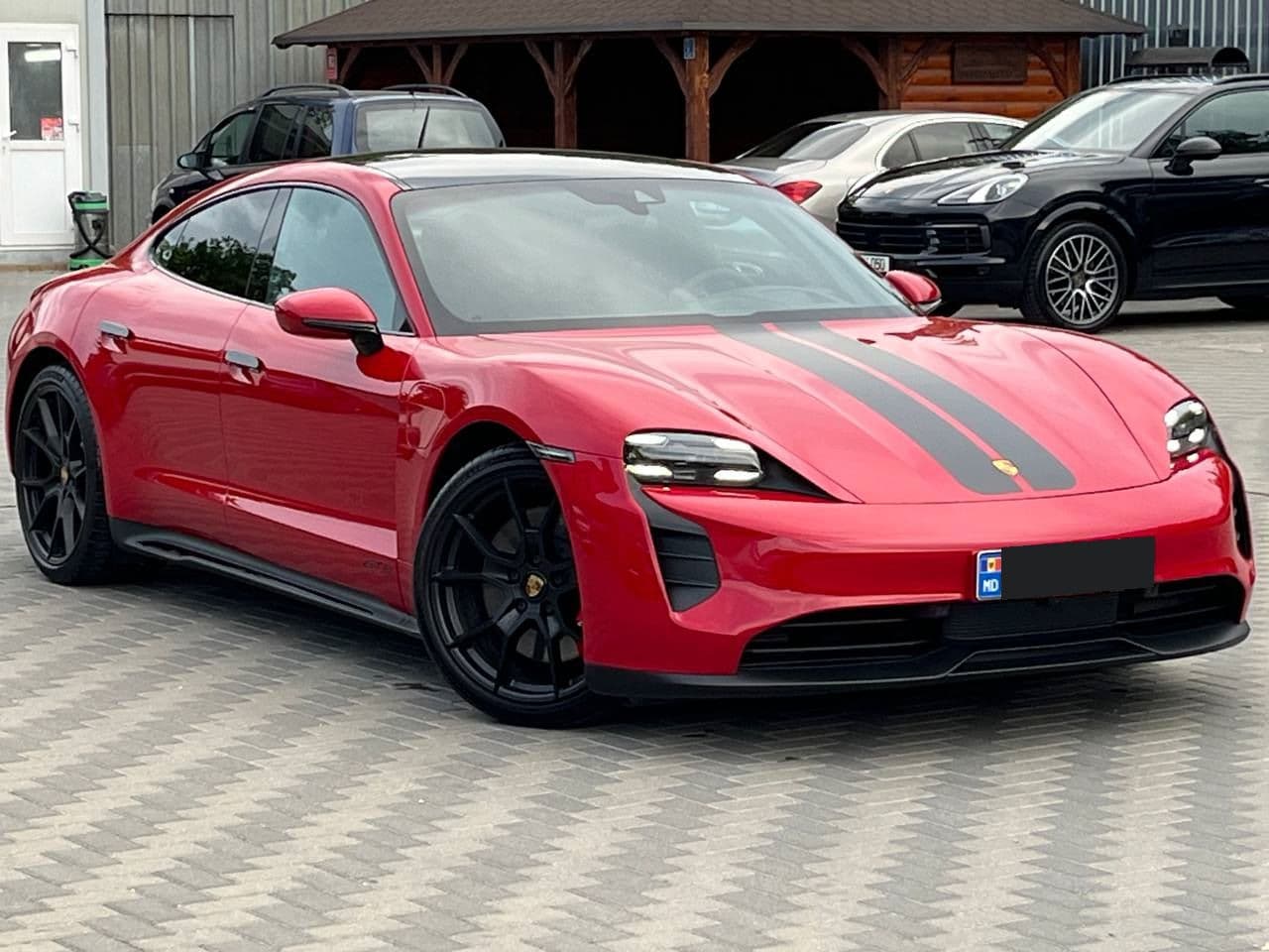 Porsche Taycan GTS 2022 — Миниатюра 3
