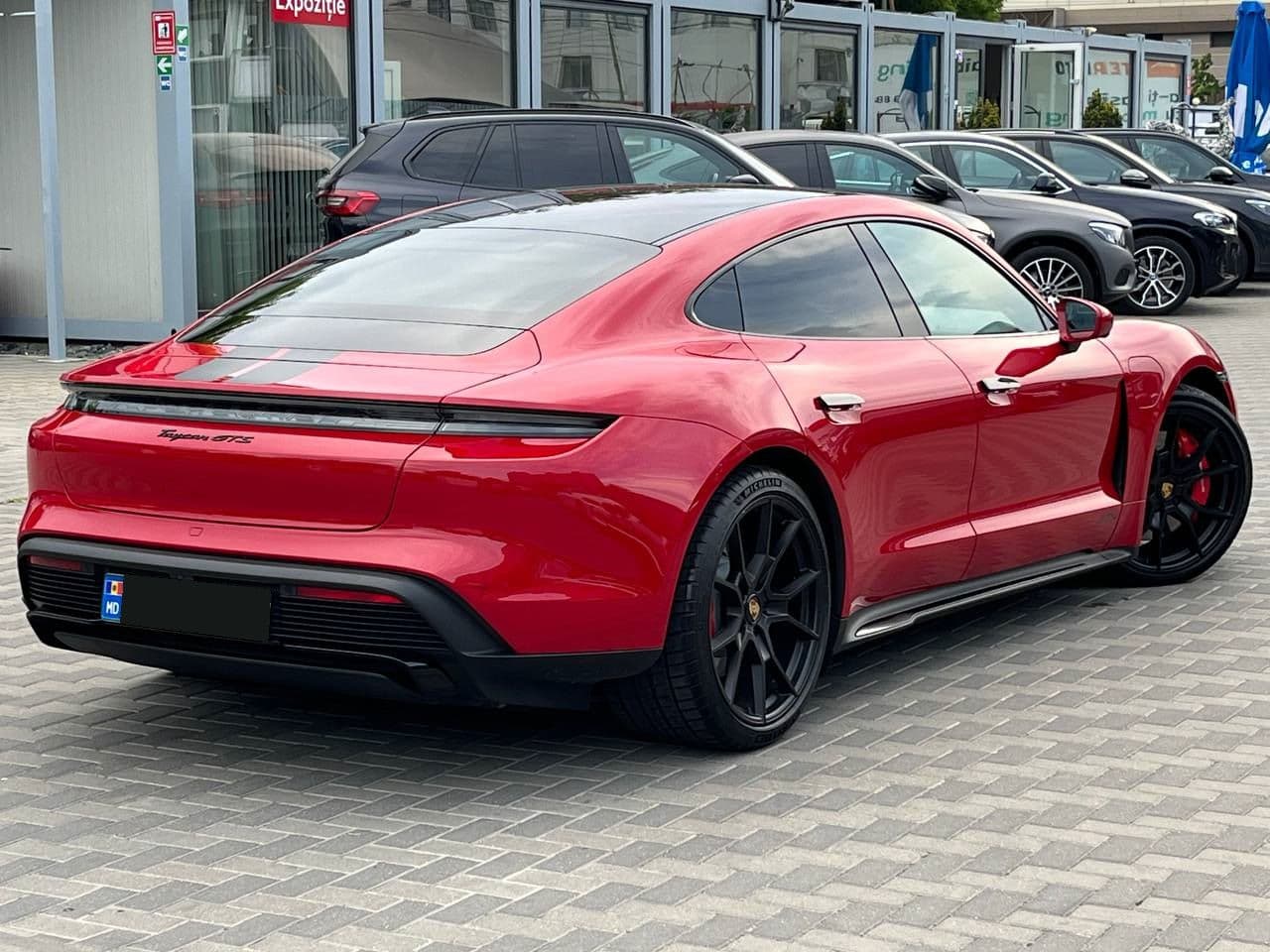 Porsche Taycan GTS 2022 — Миниатюра 2