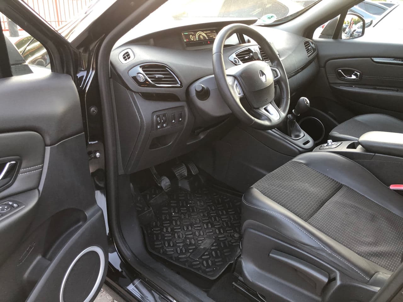 Renault Grand Scenic 2012 — Миниатюра 6