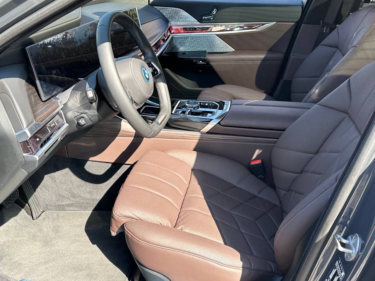 BMW i7 XDrive60 2023 — Миниатюра 6