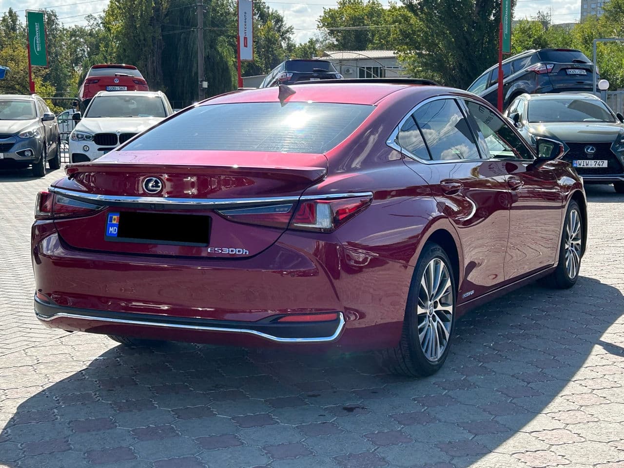 Lexus ES 300h 2018 — Миниатюра 3