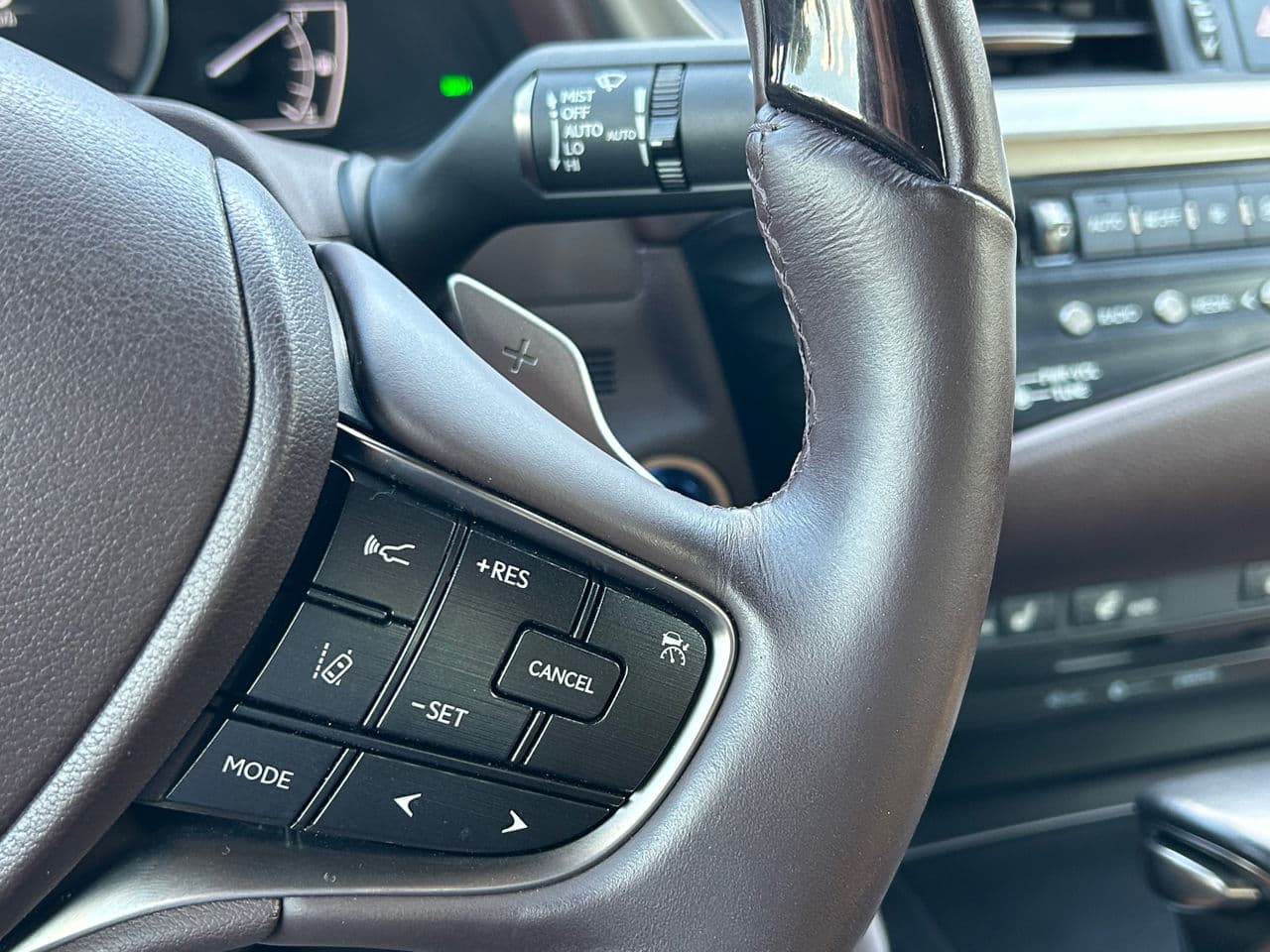 Lexus ES 300h 2018 — Миниатюра 10