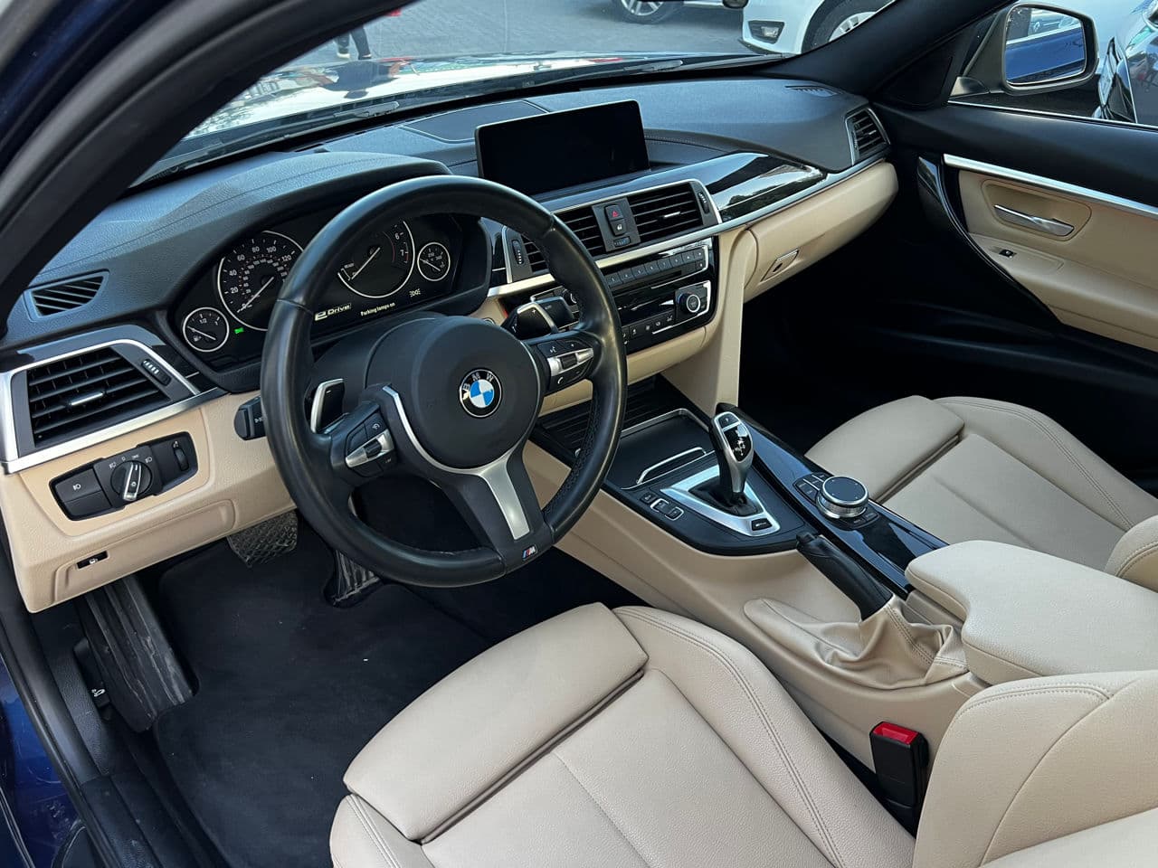 BMW 330E 2018 — Миниатюра 7