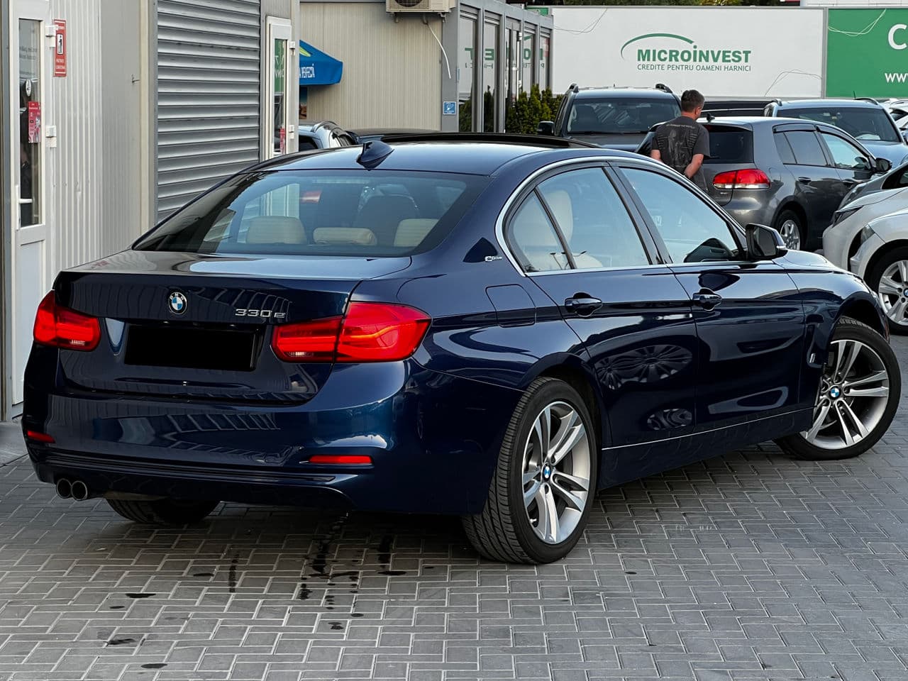 BMW 330E 2018 — Миниатюра 3