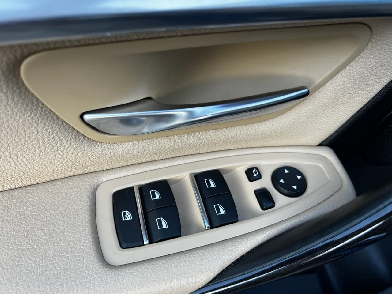 BMW 330E 2018 — Миниатюра 15