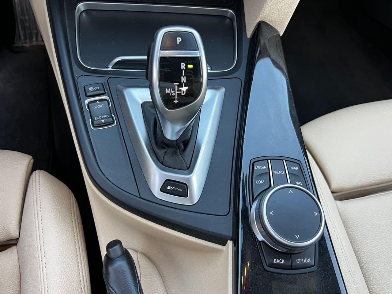 BMW 330E 2018 — Миниатюра 13