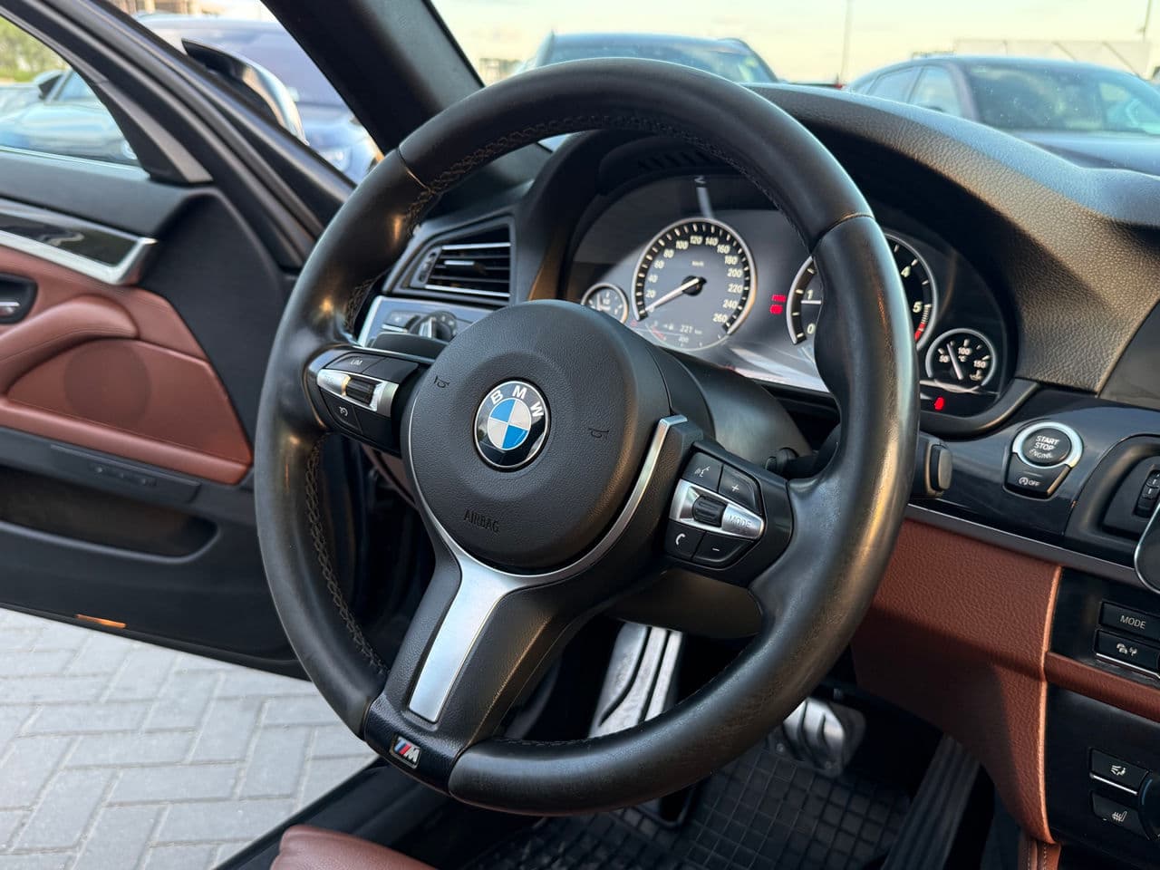 BMW 520 2012 — Миниатюра 7