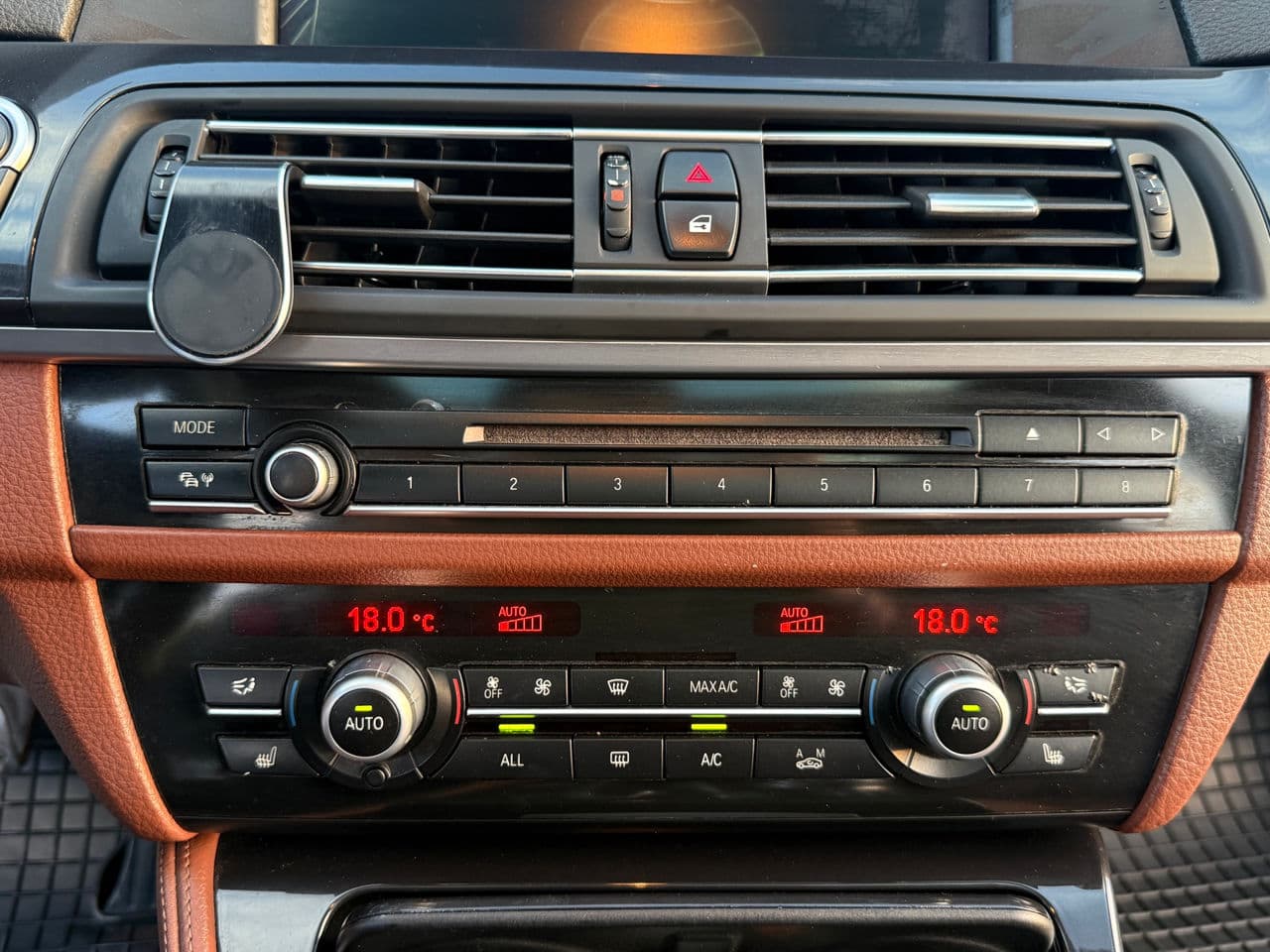 BMW 520 2012 — Миниатюра 10