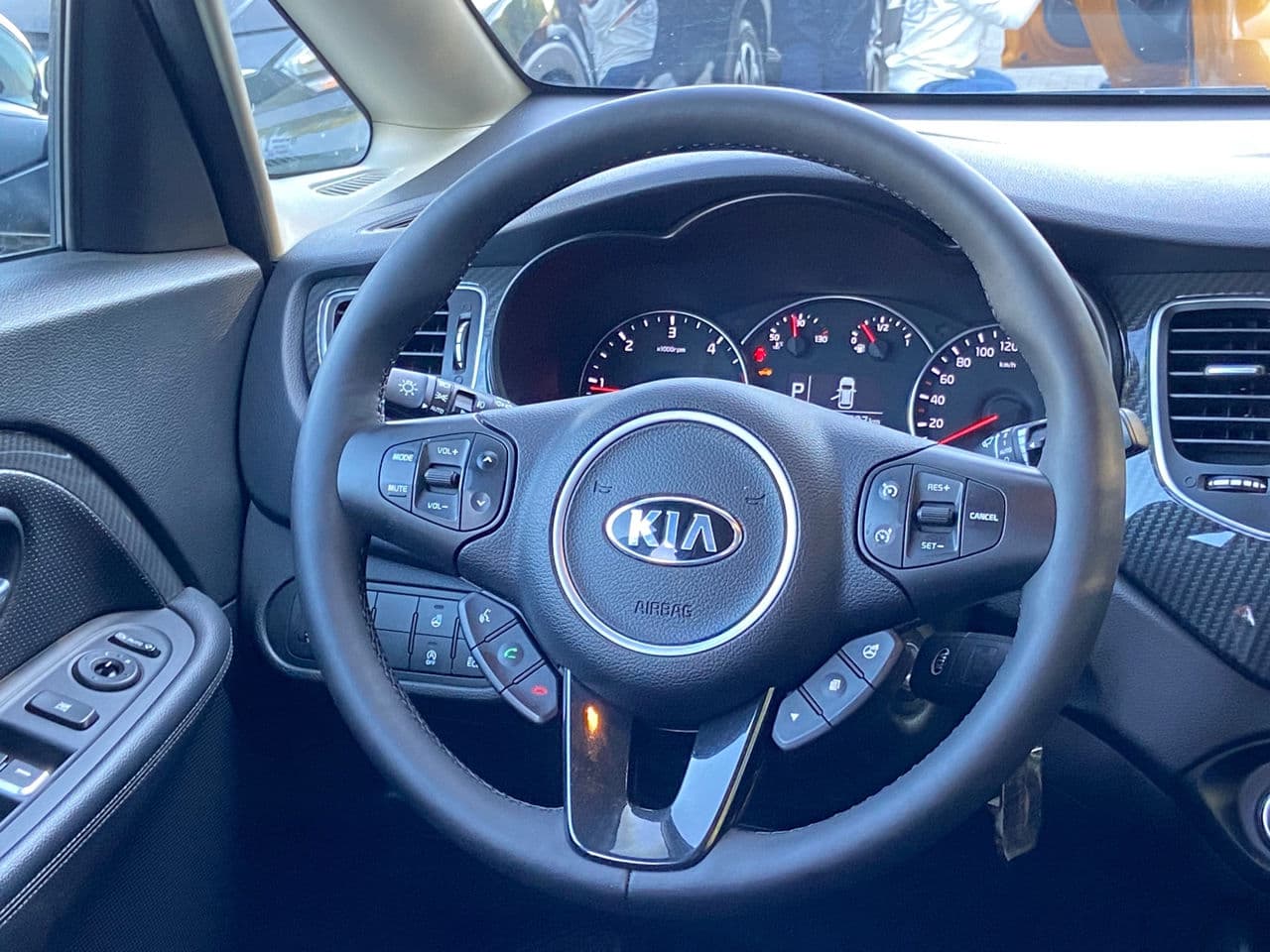Kia Carens 2016 — Миниатюра 9