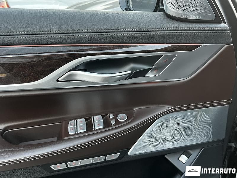 BMW 740 2016 — Миниатюра 6