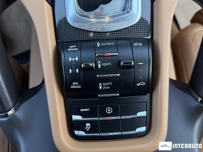 2015 Porsche Cayenne S — Miniatură 13