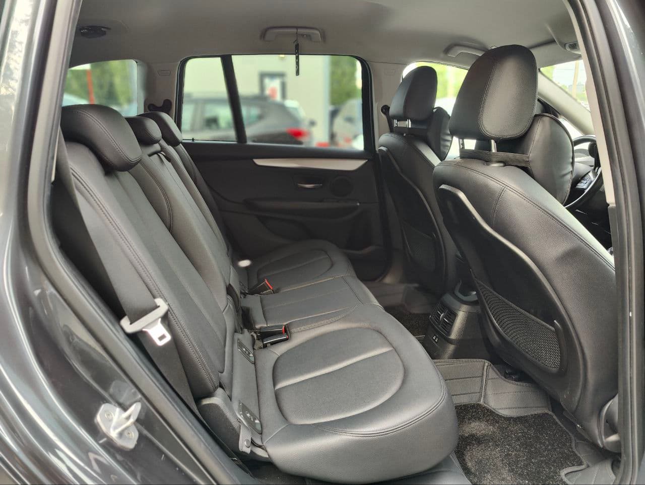 BMW 216d 2018 — Миниатюра 8