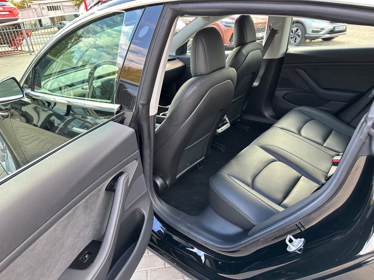 Tesla Model 3 2019 — Миниатюра 14
