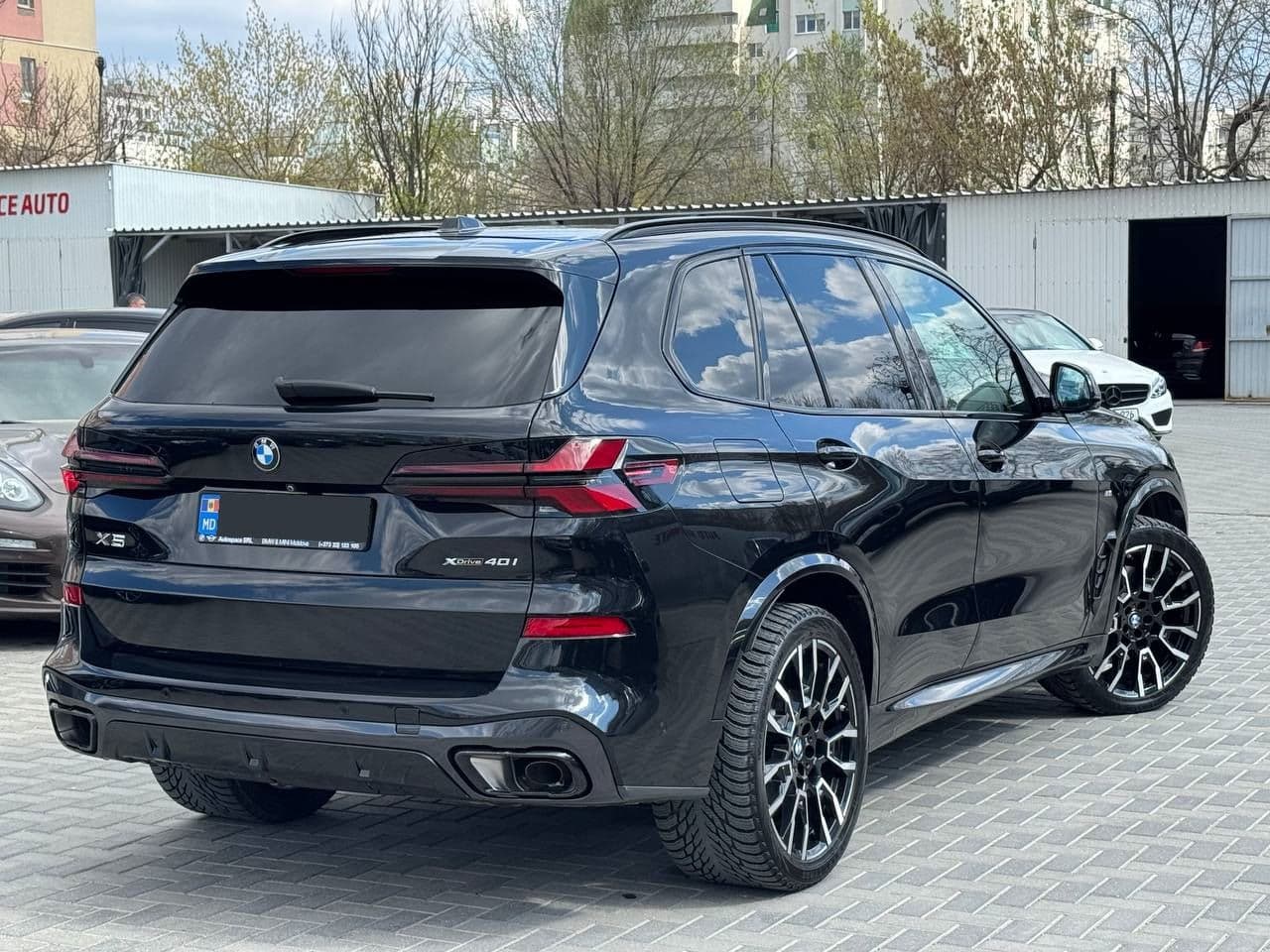 2023 BMW X5 4.0i — Miniatură 2