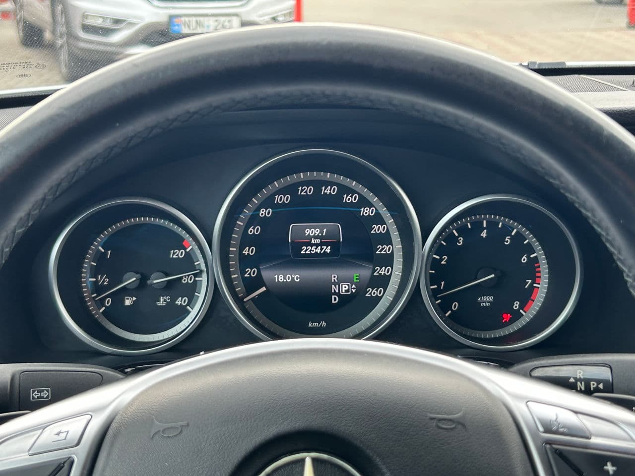 Mercedes E 200 2013 — Миниатюра 12
