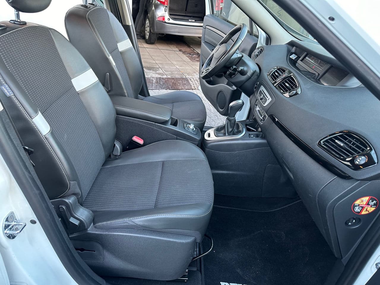 Renault Scenic 2015 — Миниатюра 7