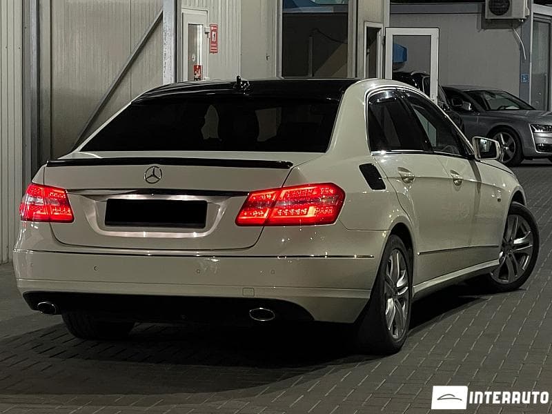 Mercedes E 200 2011 — Миниатюра 3
