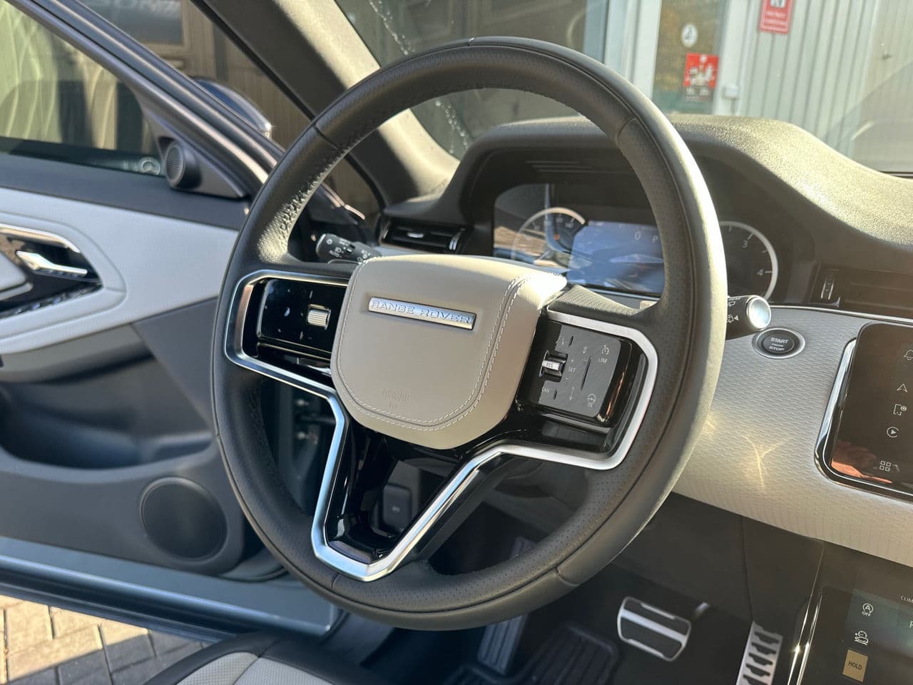 Land Rover Range Rover Evoque 2022 — Миниатюра 8