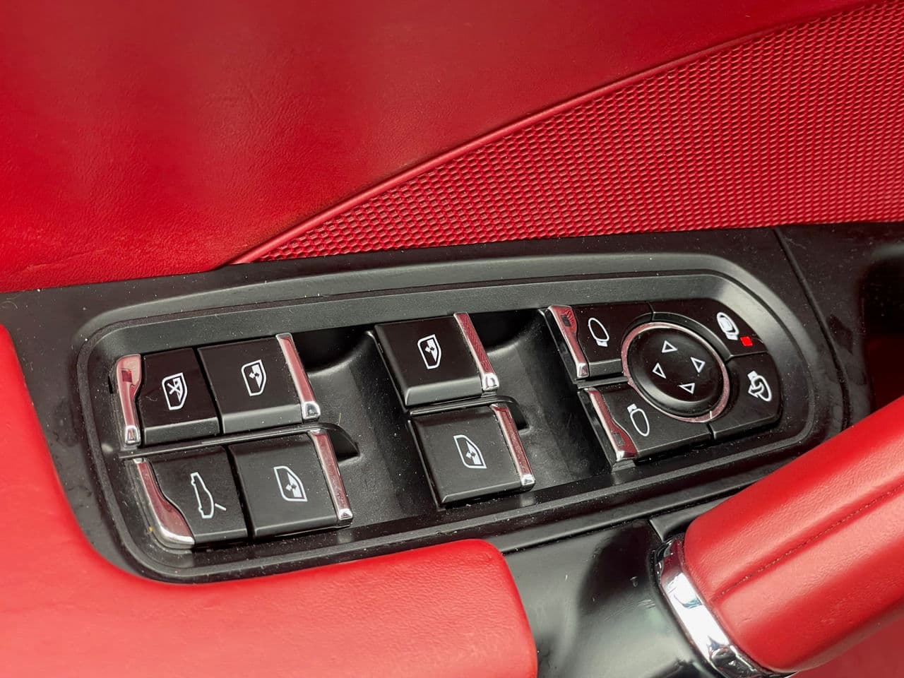 Porsche Cayenne 2015 — Миниатюра 7
