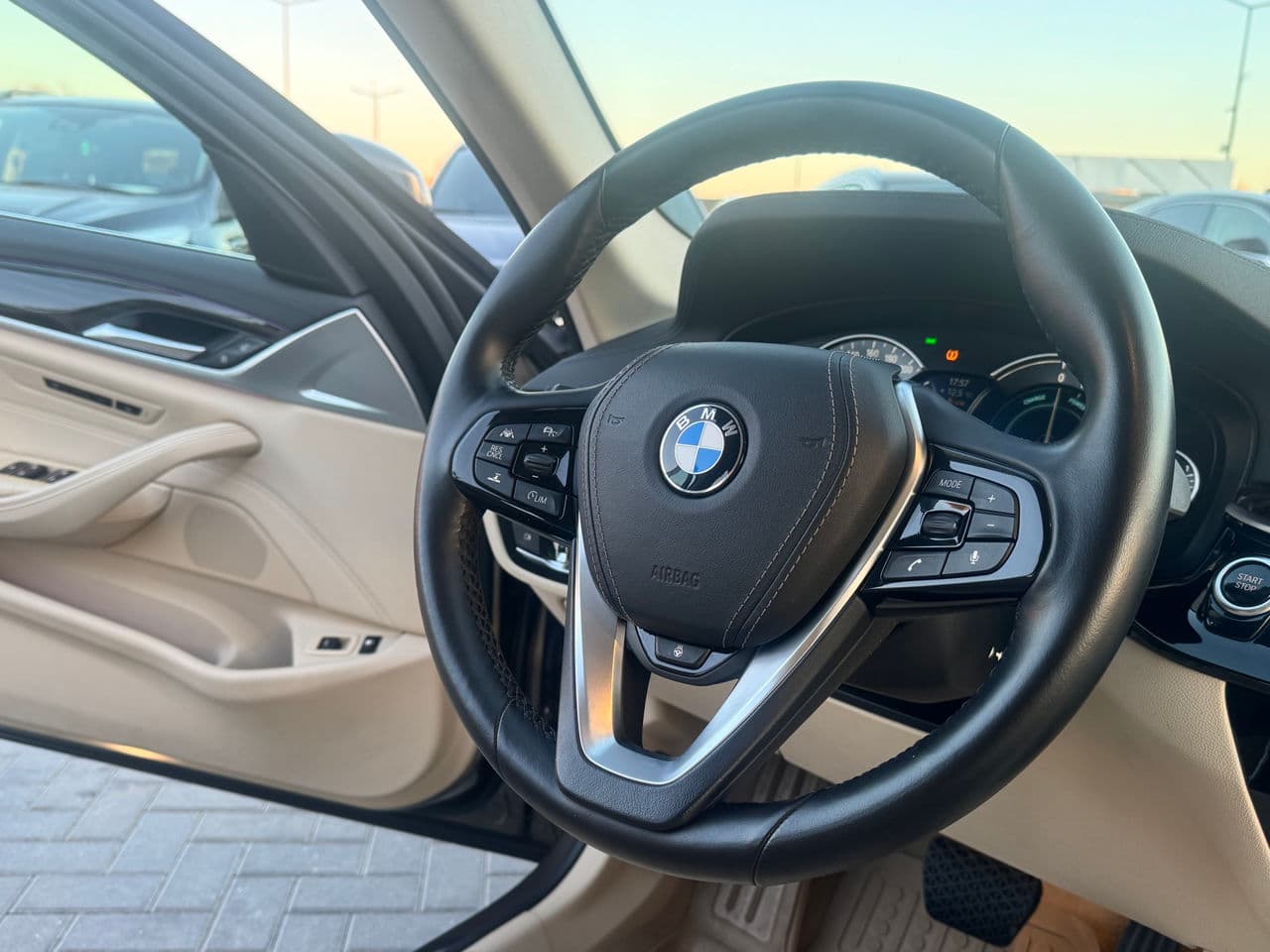 BMW 530e 2019 — Миниатюра 8