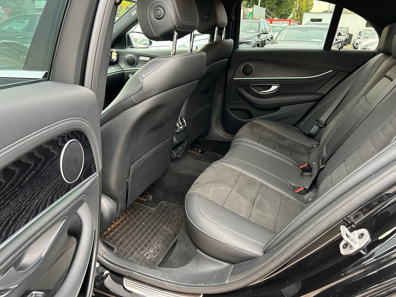 Mercedes E 220 2021 — Миниатюра 16