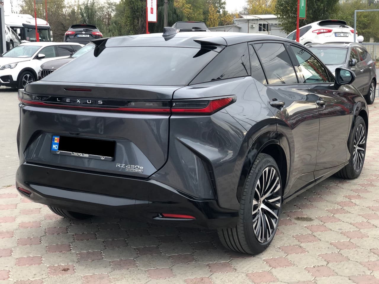 Lexus RZ 450e 2023 — Миниатюра 3
