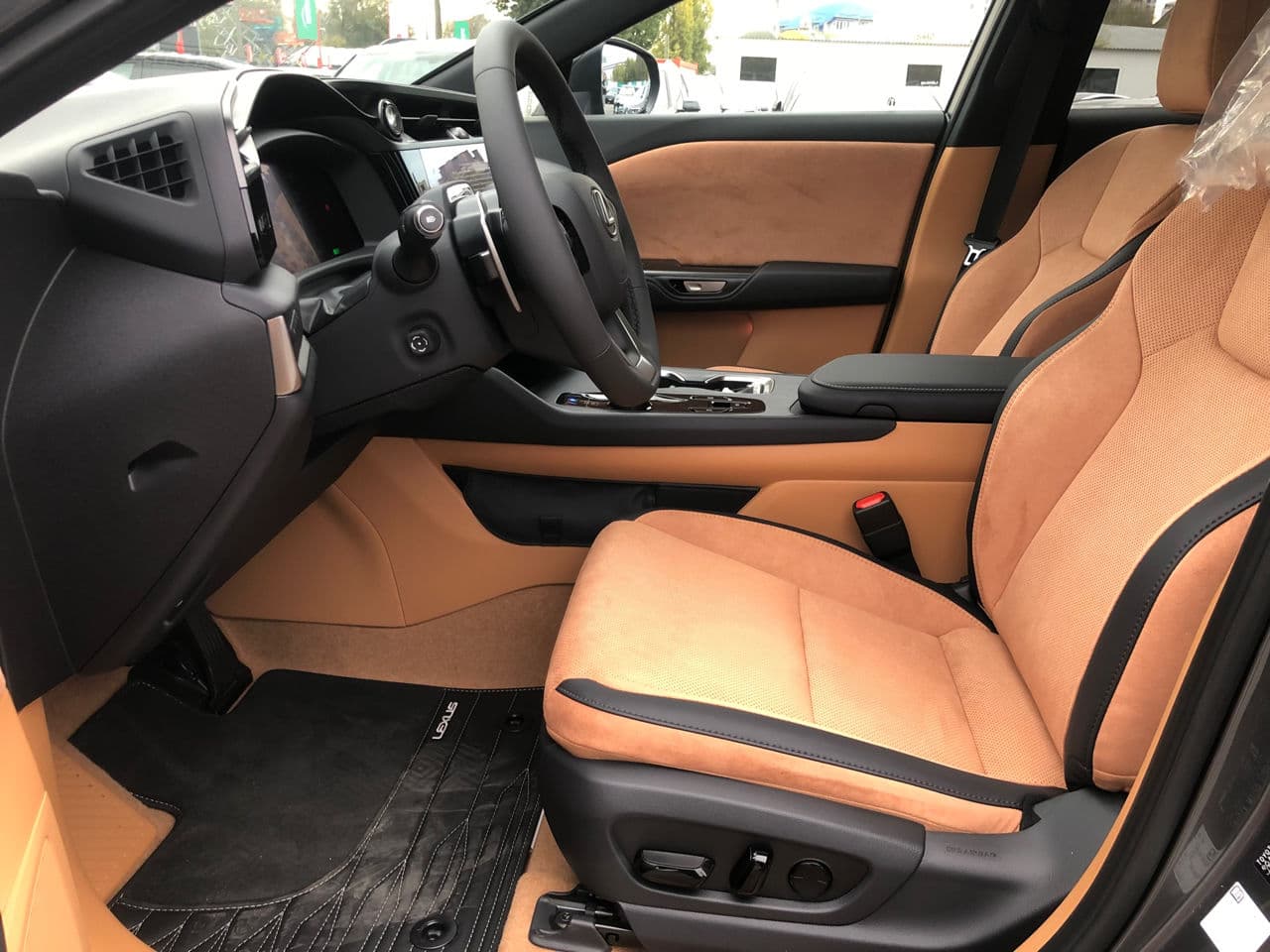 Lexus RZ 450e 2023 — Миниатюра 8