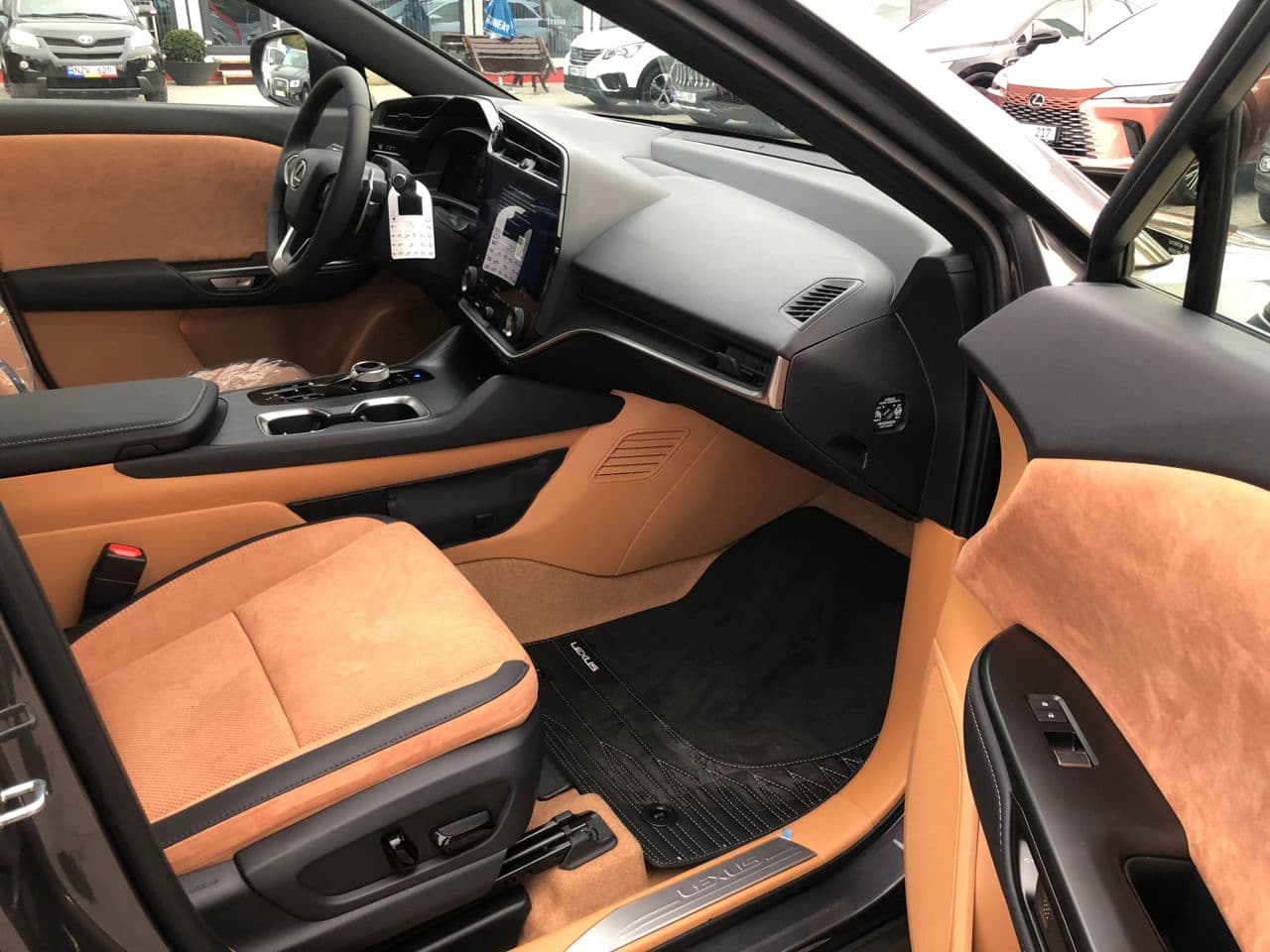 Lexus RZ 450e 2023 — Миниатюра 17