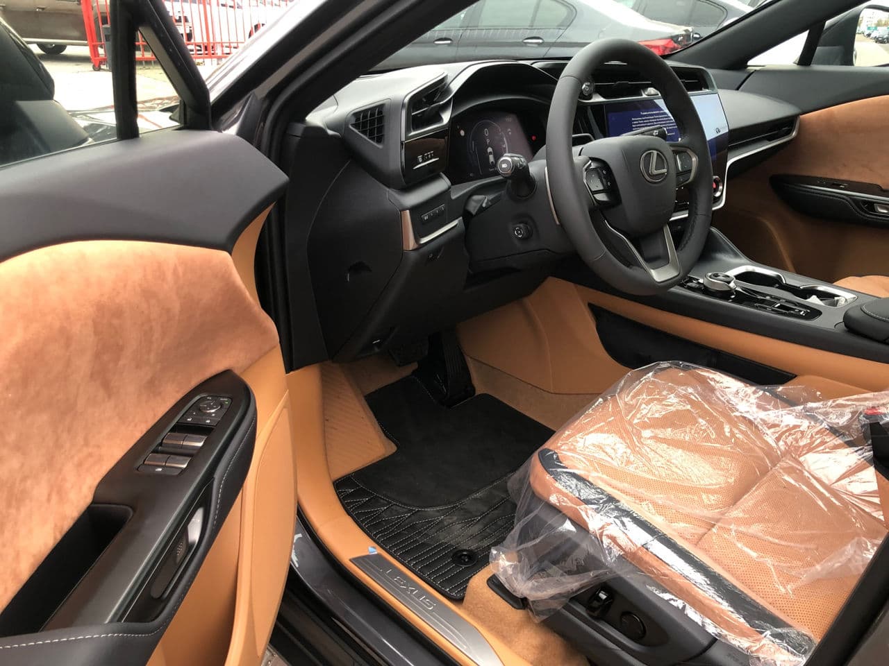 Lexus RZ 450e 2023 — Миниатюра 7