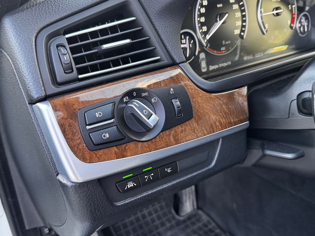 BMW 520 2016 — Миниатюра 10
