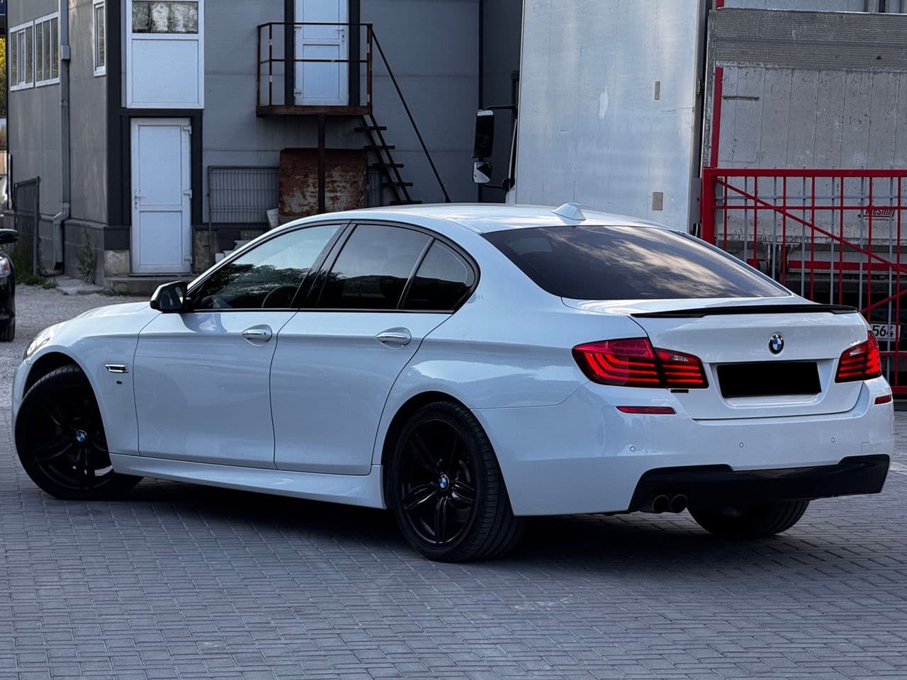 BMW 520 2016 — Миниатюра 2