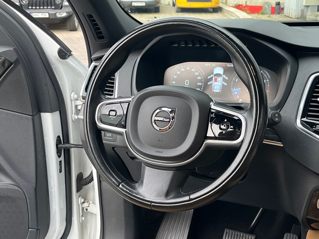 Volvo XC 90 2017 — Миниатюра 11