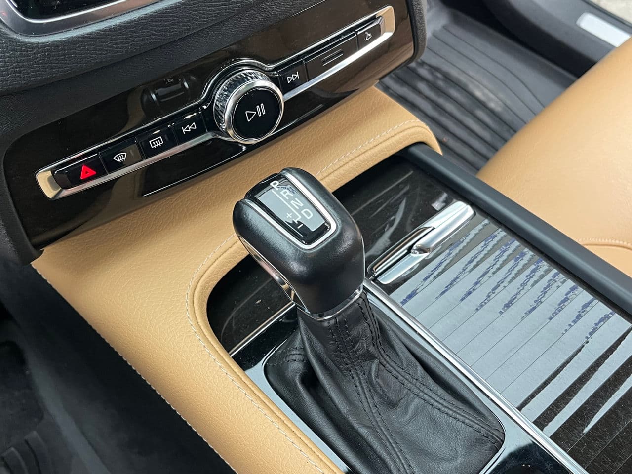 Volvo XC 90 2017 — Миниатюра 15