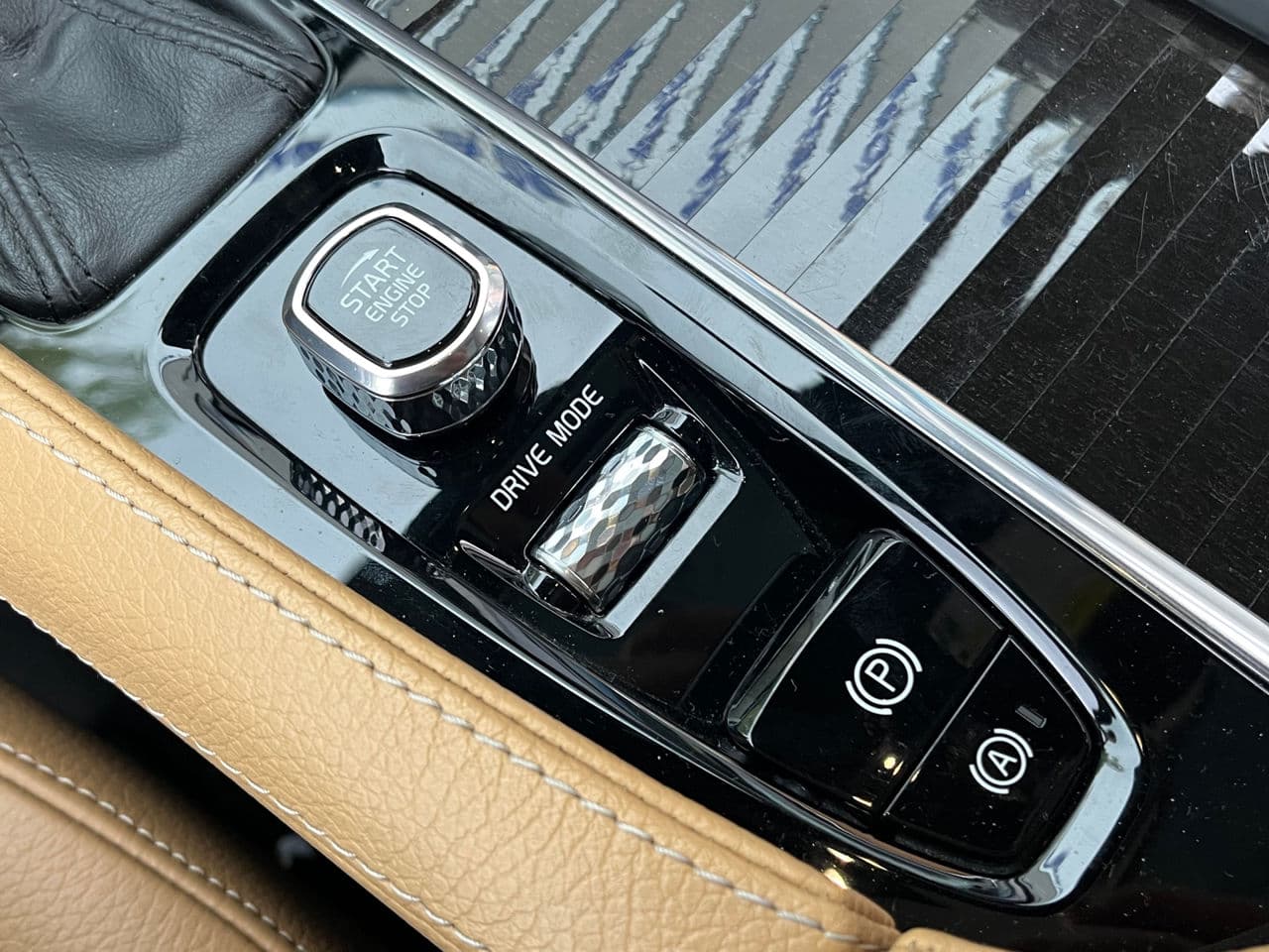 Volvo XC 90 2017 — Миниатюра 16