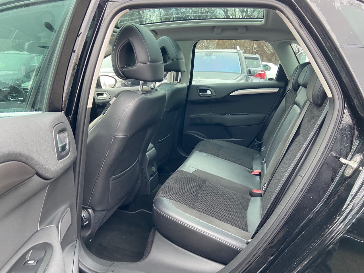 Citroen C4 2017 — Миниатюра 18