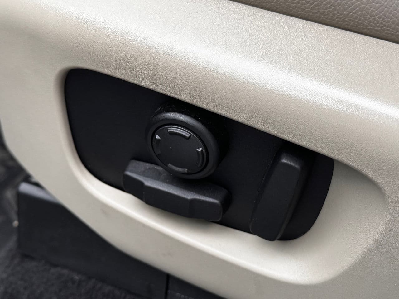Land Rover Discovery 2018 — Миниатюра 13