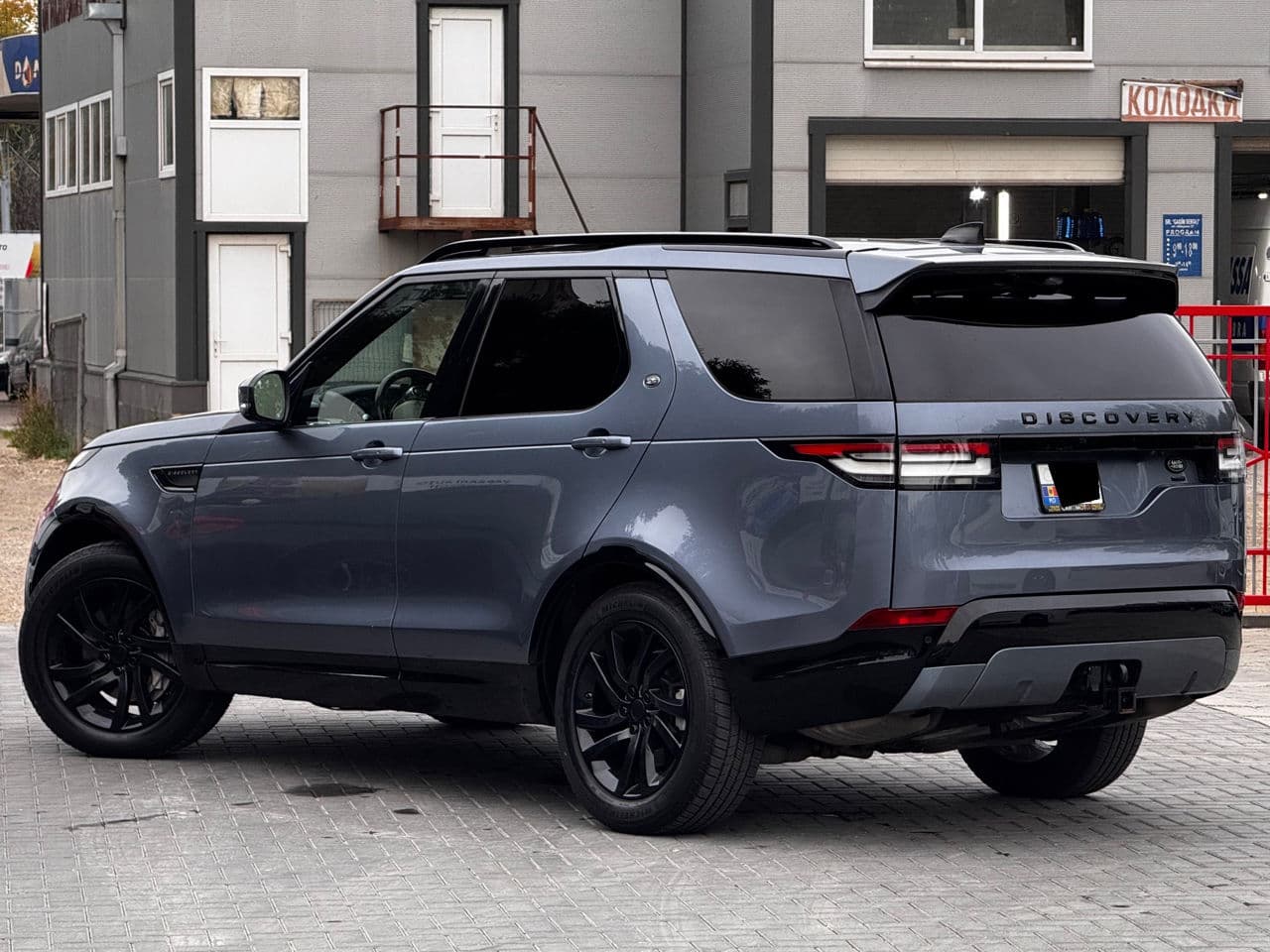 Land Rover Discovery 2018 — Миниатюра 2