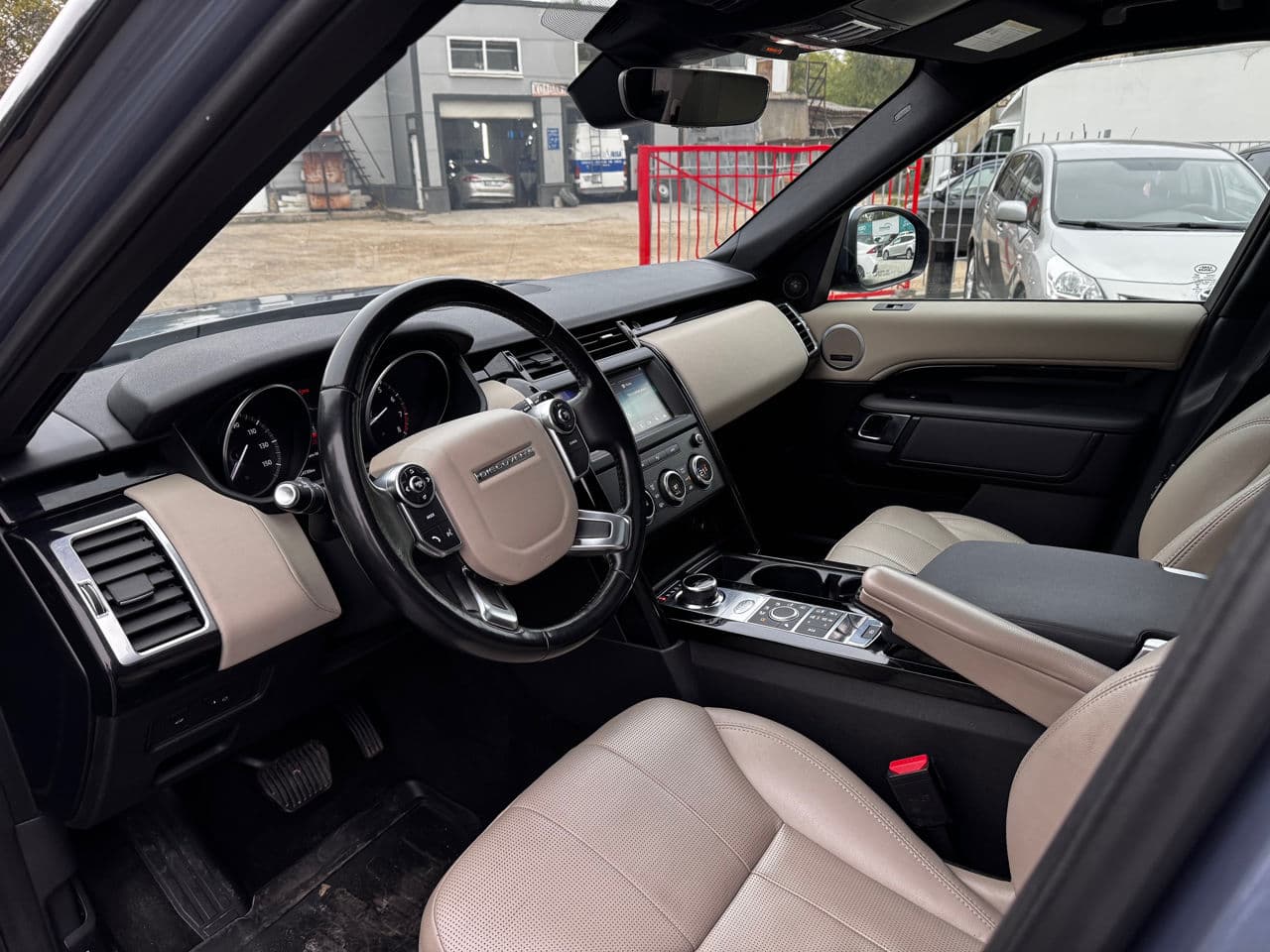 Land Rover Discovery 2018 — Миниатюра 5