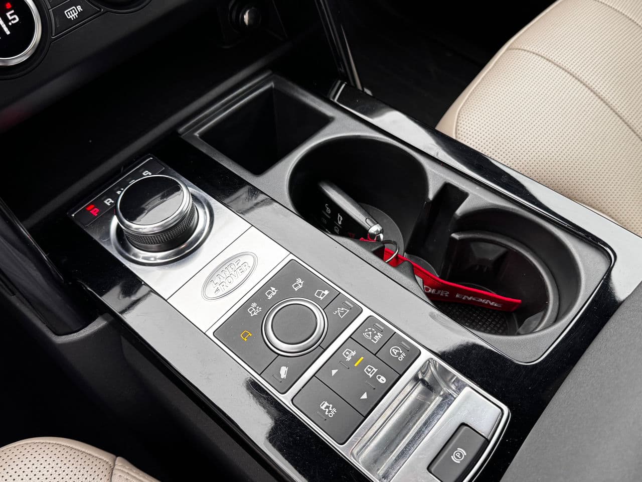 Land Rover Discovery 2018 — Миниатюра 10