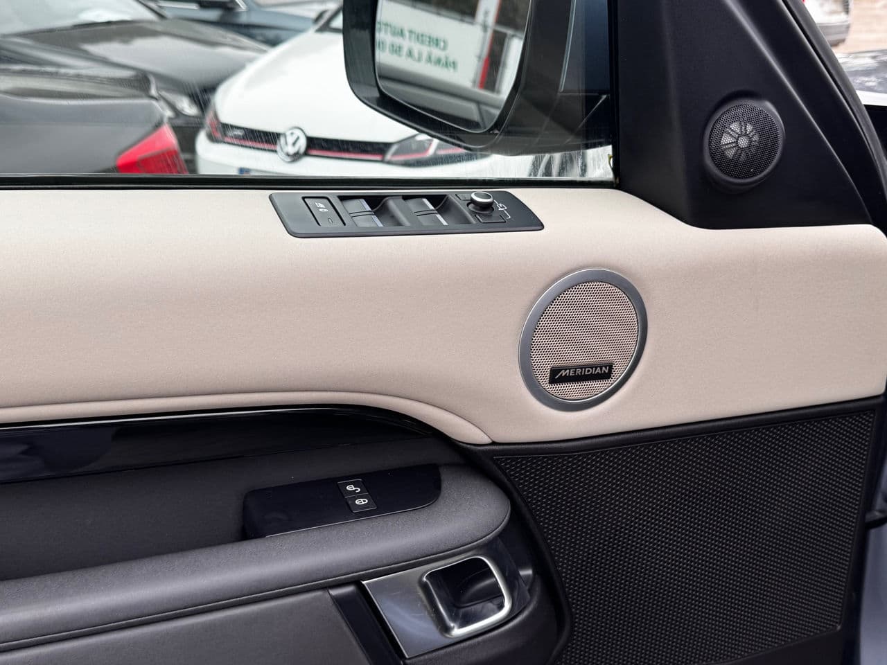 Land Rover Discovery 2018 — Миниатюра 14