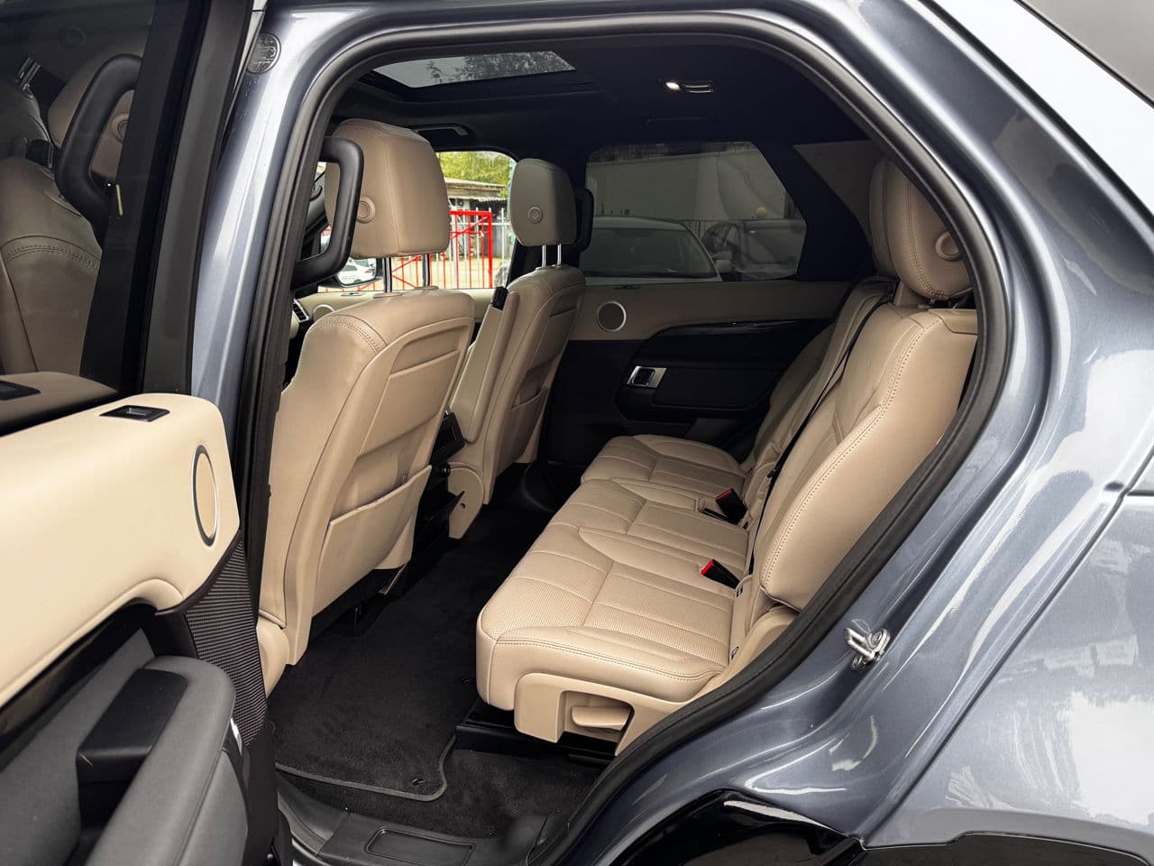Land Rover Discovery 2018 — Миниатюра 16