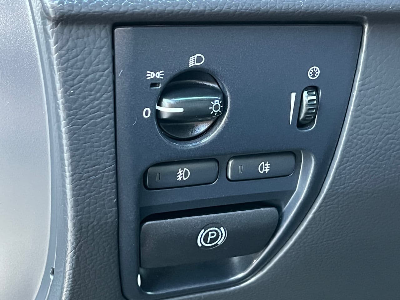 Volvo XC 90 2011 — Миниатюра 8