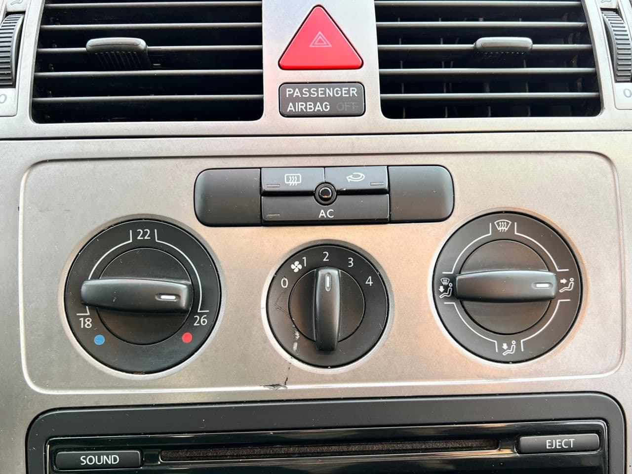 Volkswagen Touran 2010 — Миниатюра 8