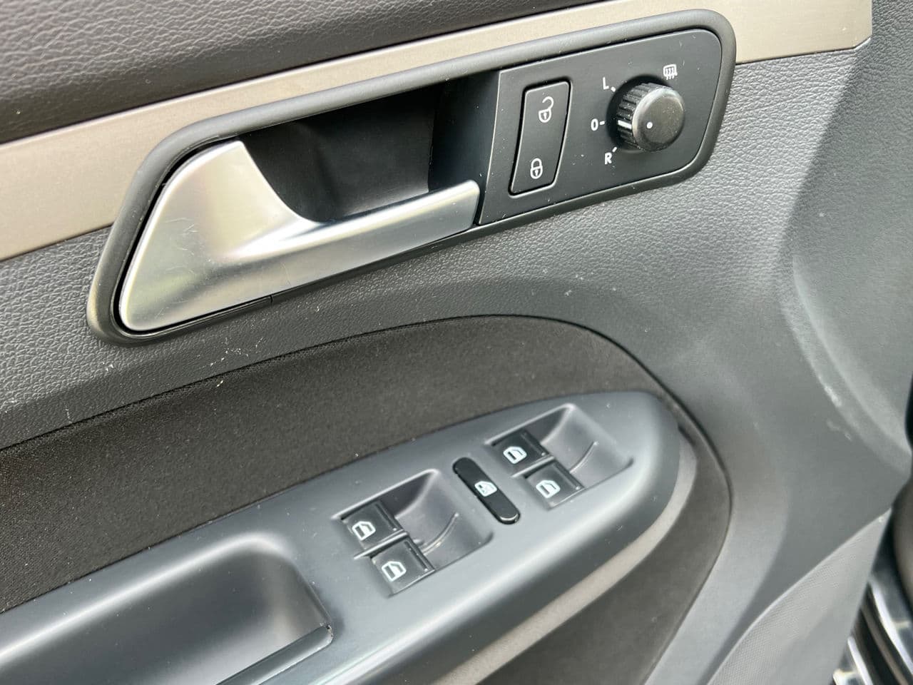 Volkswagen Touran 2010 — Миниатюра 15
