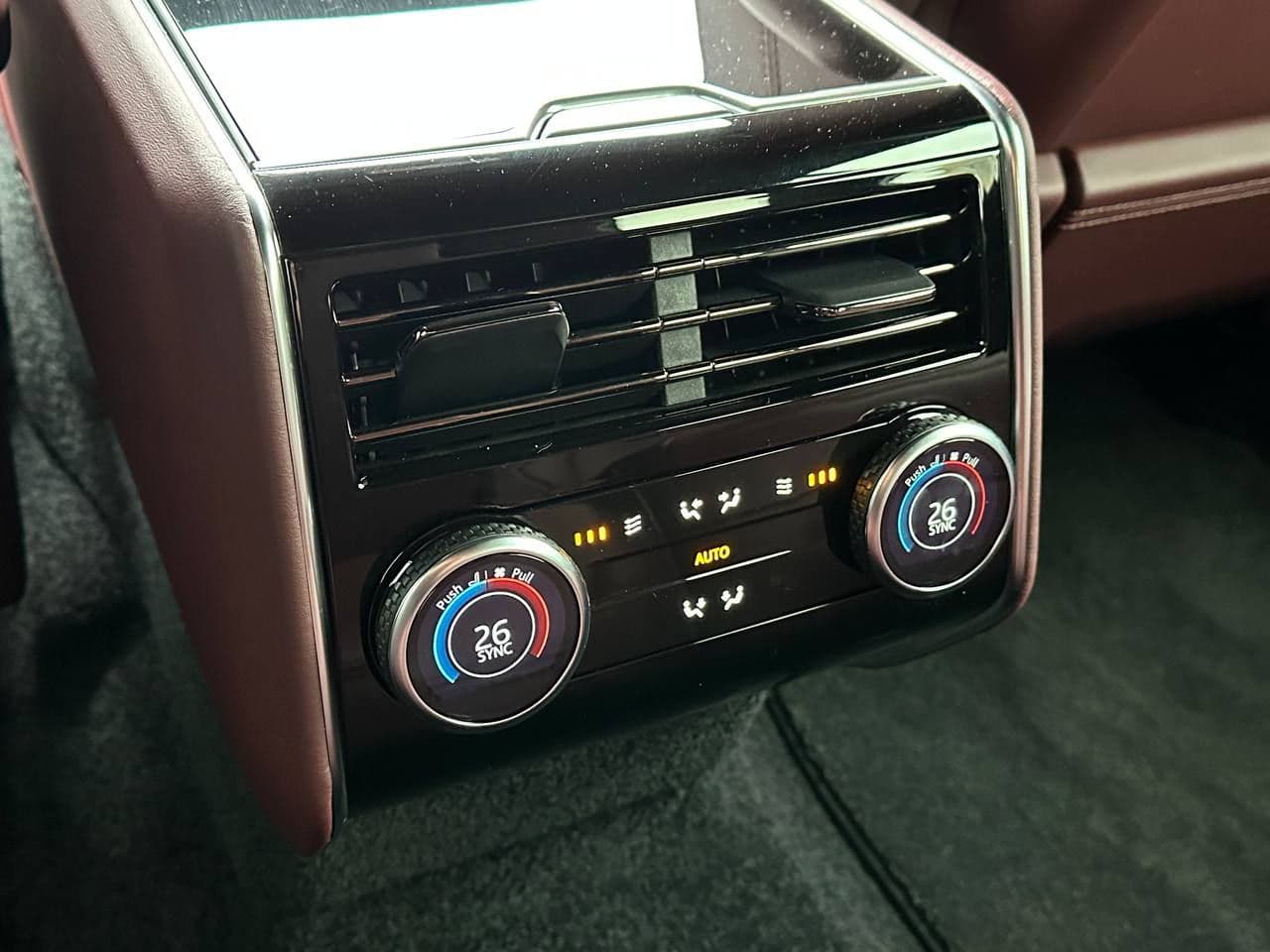 Land Rover Range Rover Vogue 2023 — Миниатюра 22