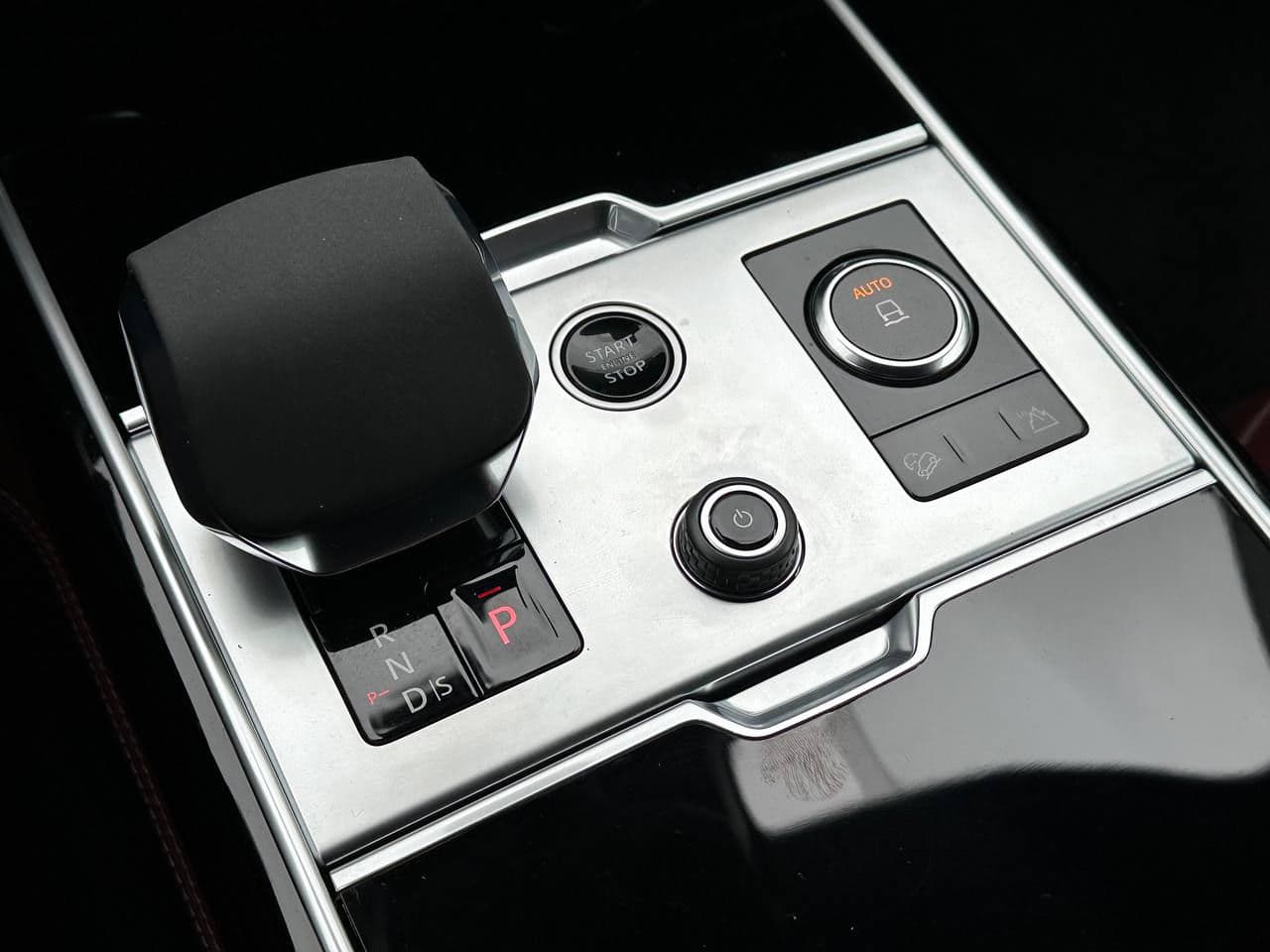 Land Rover Range Rover Vogue 2023 — Миниатюра 18