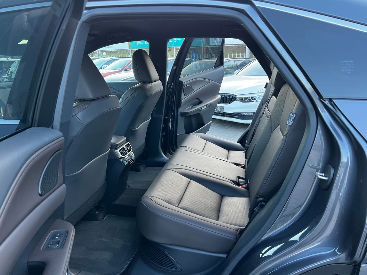Lexus RX 350h 2023 — Миниатюра 9